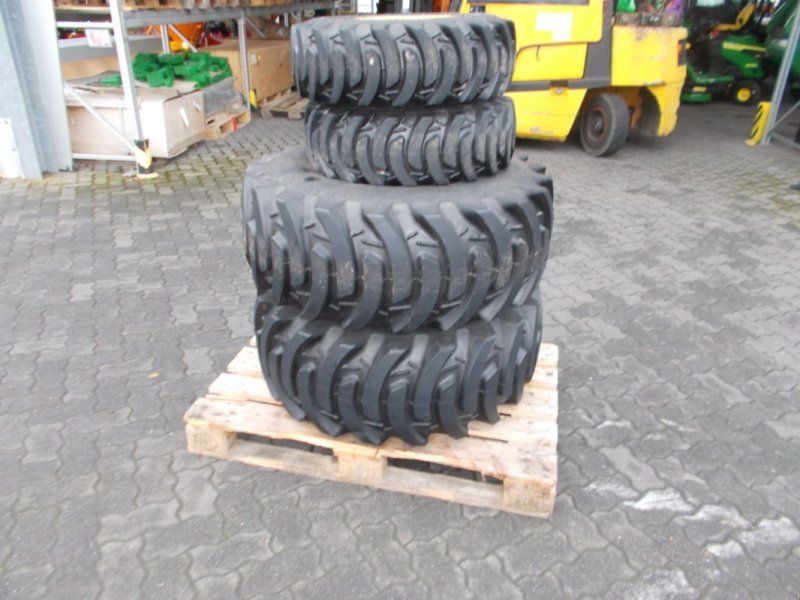 John Deere 3038E Hinterräder