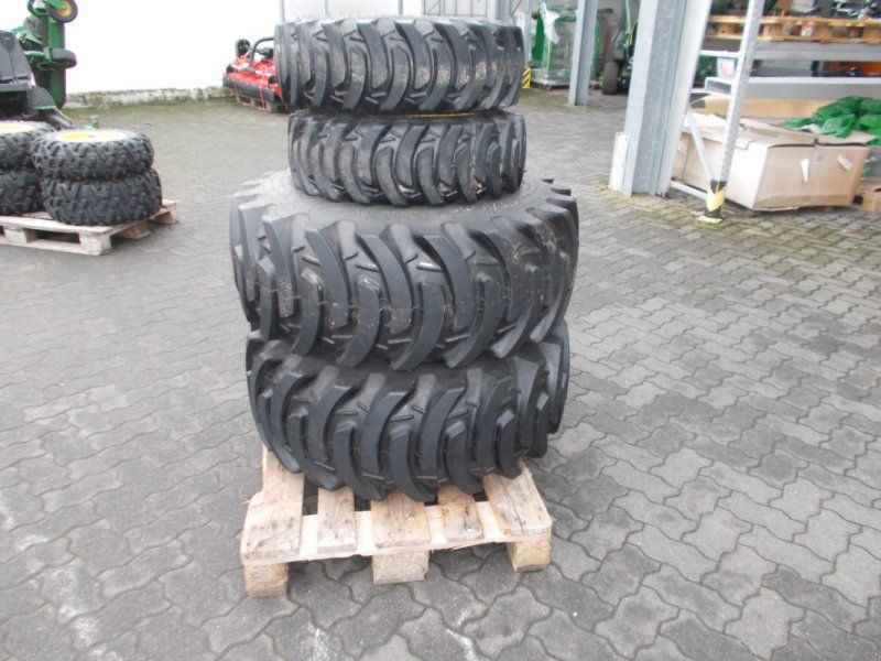 John Deere 3038E Hinterräder