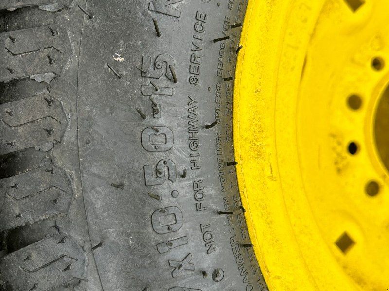 John Deere 44X18.00-20/27X10.50-15 4066R