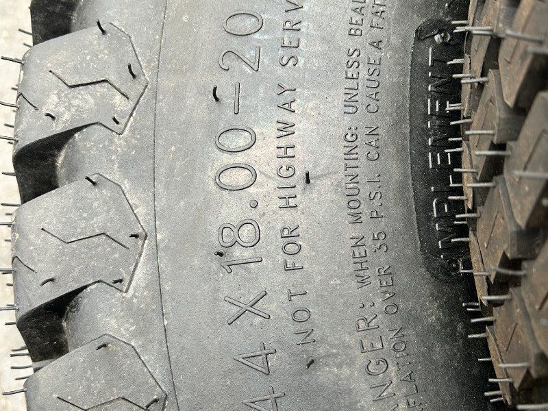 John Deere 44X18.00-20/27X10.50-15 4066R