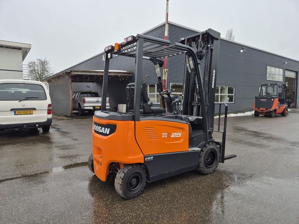 Doosan B25X-7 PLUS