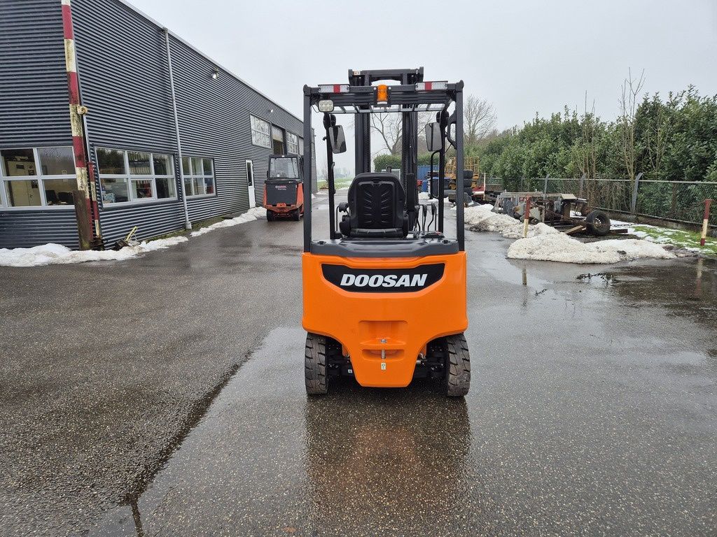 Doosan B25X-7 PLUS