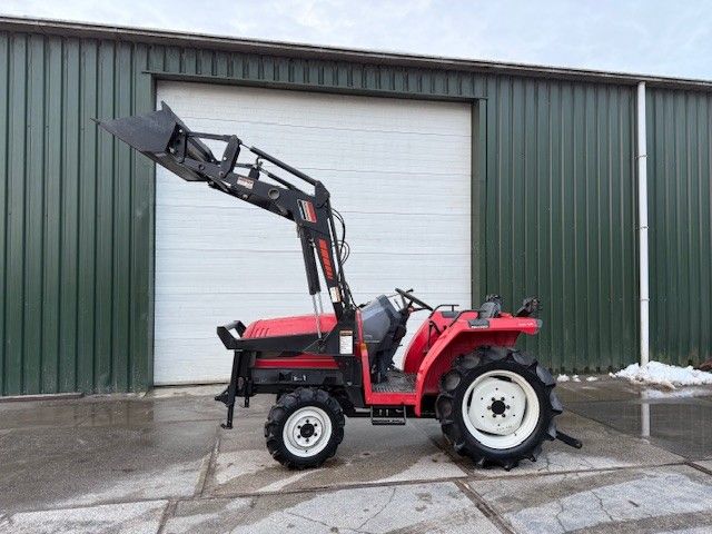 Mitsubishi MT255 met afneembare voorlader