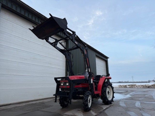 Mitsubishi MT255 met afneembare voorlader