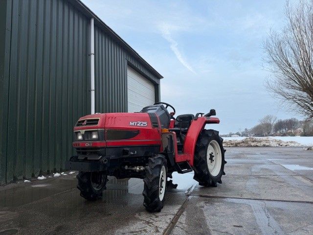 Mitsubishi MT255 met afneembare voorlader