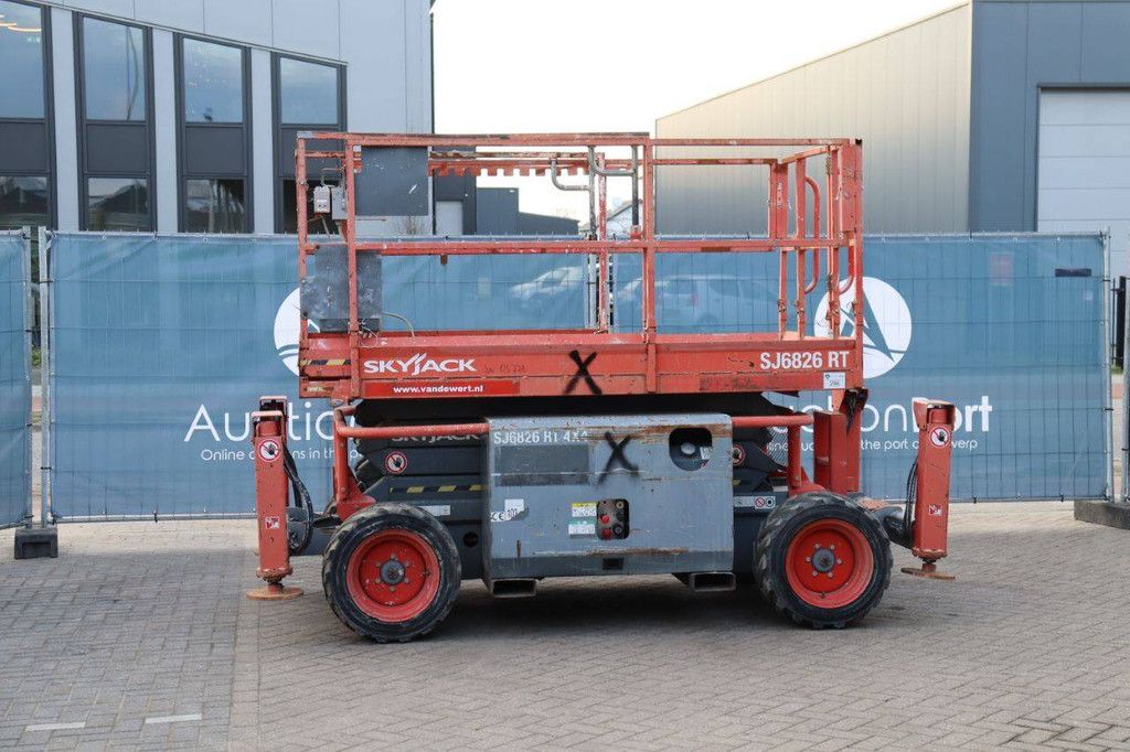 Scissor lift Skyjack SJ6826 RT Diesel 10m 2015