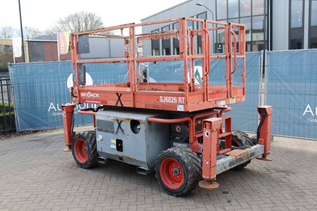 Scissor lift Skyjack SJ6826 RT Diesel 10m 2015