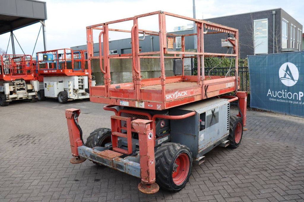 Scissor lift Skyjack SJ6826 RT Diesel 10m 2015