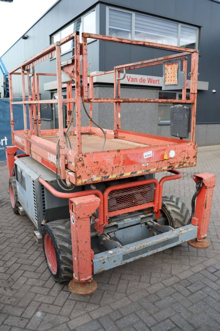 Scissor lift Skyjack SJ6826 RT Diesel 10m 2015