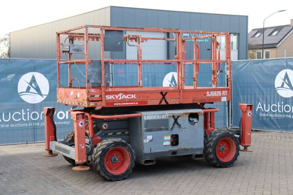 Scissor lift Skyjack SJ6826 RT Diesel 10m 2015