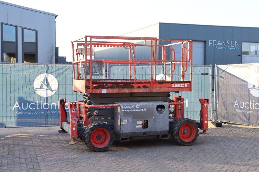 Scissor lift Skyjack SJ6832RT Diesel 12m 2015