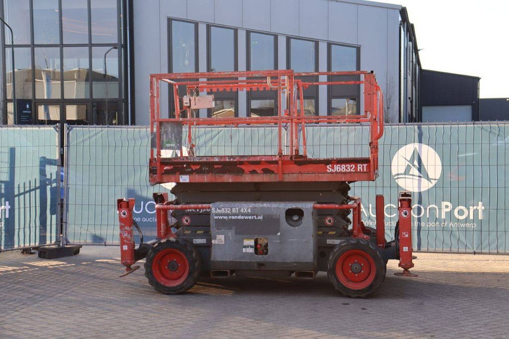 Scissor lift Skyjack SJ6832RT Diesel 12m 2015