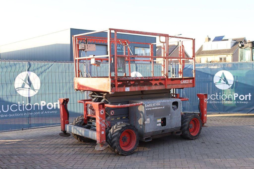 Scissor lift Skyjack SJ6832RT Diesel 12m 2015