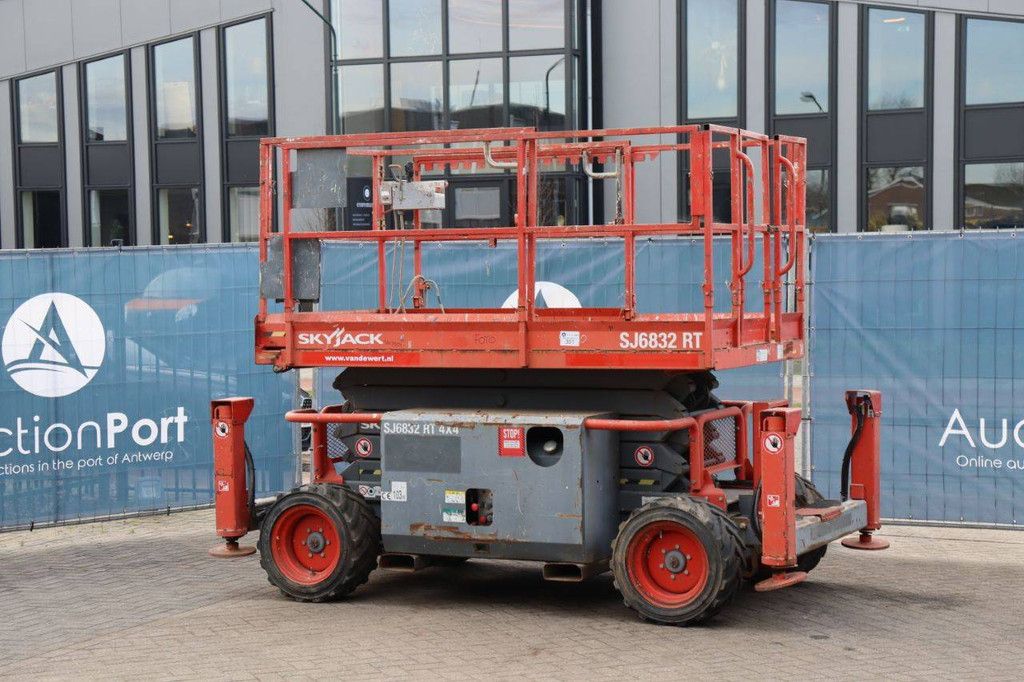 Scissor lift Skyjack SJ6832 RT Diesel 12m 2015