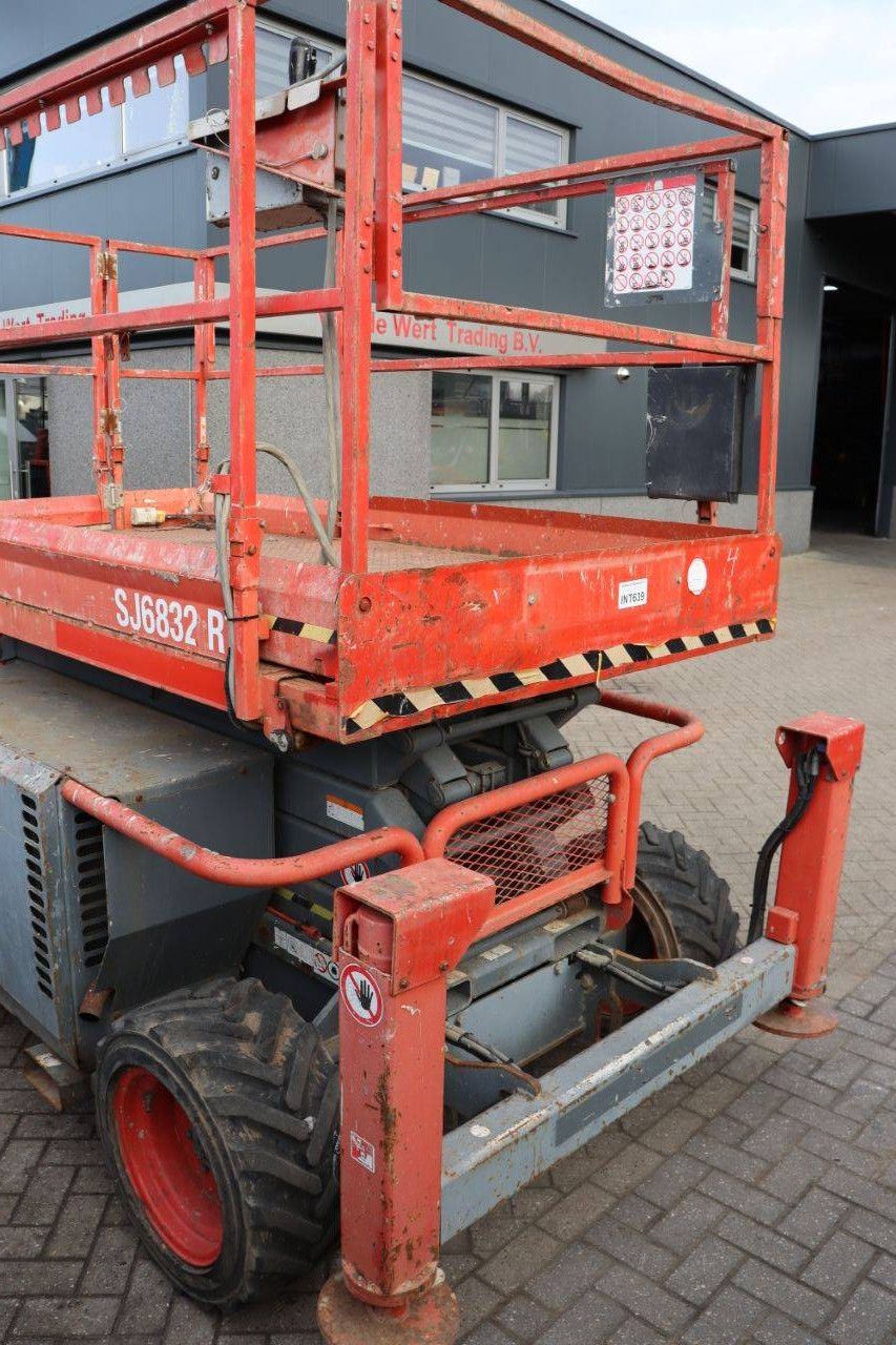 Scissor lift Skyjack SJ6832 RT Diesel 12m 2015