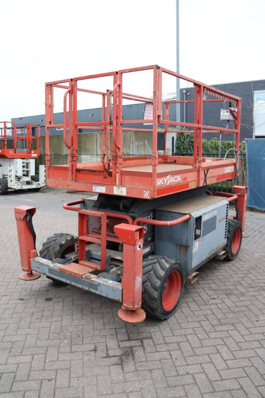 Scherenarbeitsbühne Skyjack SJ6832RT Diesel 12m 2015
