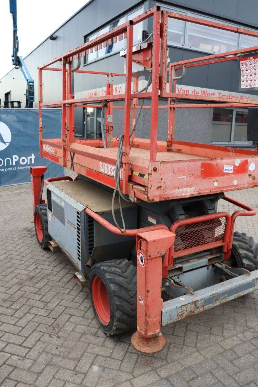 Scherenarbeitsbühne Skyjack SJ6832RT Diesel 12m 2015