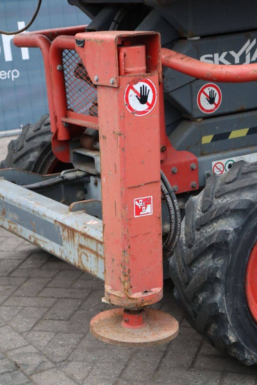 Scherenarbeitsbühne Skyjack SJ6832RT Diesel 12m 2015