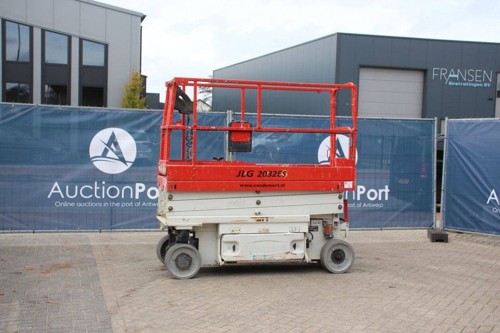 JLG 2032ES Electric Scissor Lift 2016