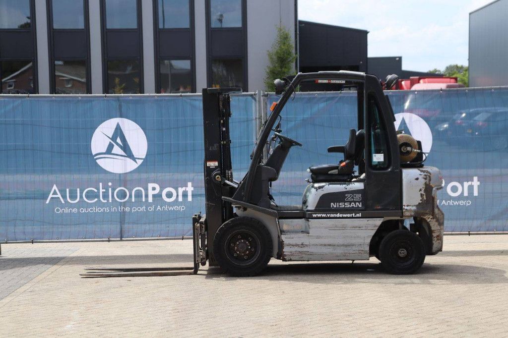 Forklift Nissan UD02A25PQ LPG 2500kg 4.3m 2006