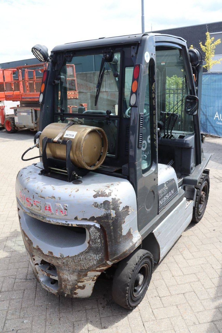 Forklift Nissan UD02A25PQ LPG 2500kg 4.3m 2006