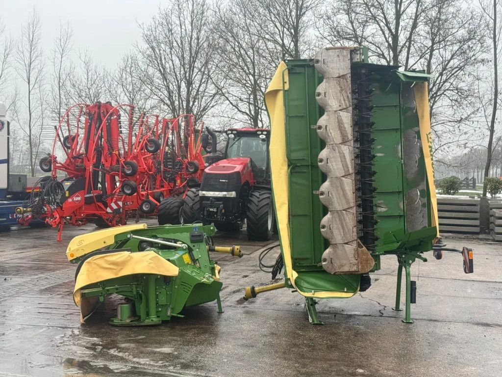 Krone B 880 CV + easy cut F 320 CV Triple maaier