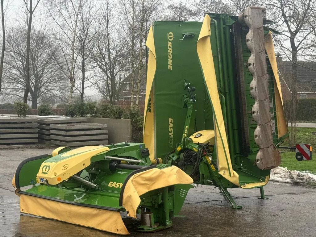 Krone B 880 CV + easy cut F 320 CV Triple maaier