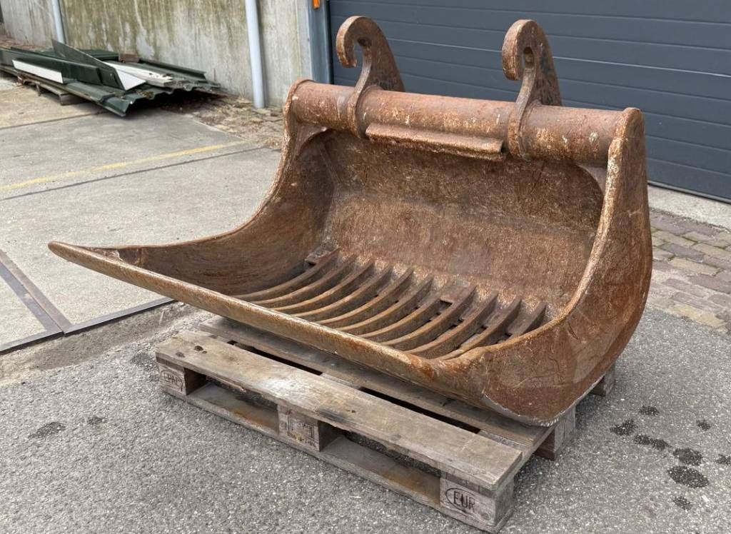 CW30 Skeleton bucket / Screening bucket / puinriek / sieblöffel 123cm wide