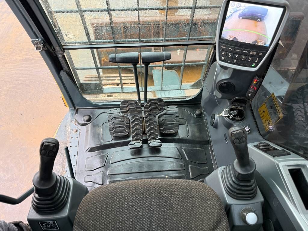 Hyundai HX235LCR - Extra Bucket / Automatic Greasing