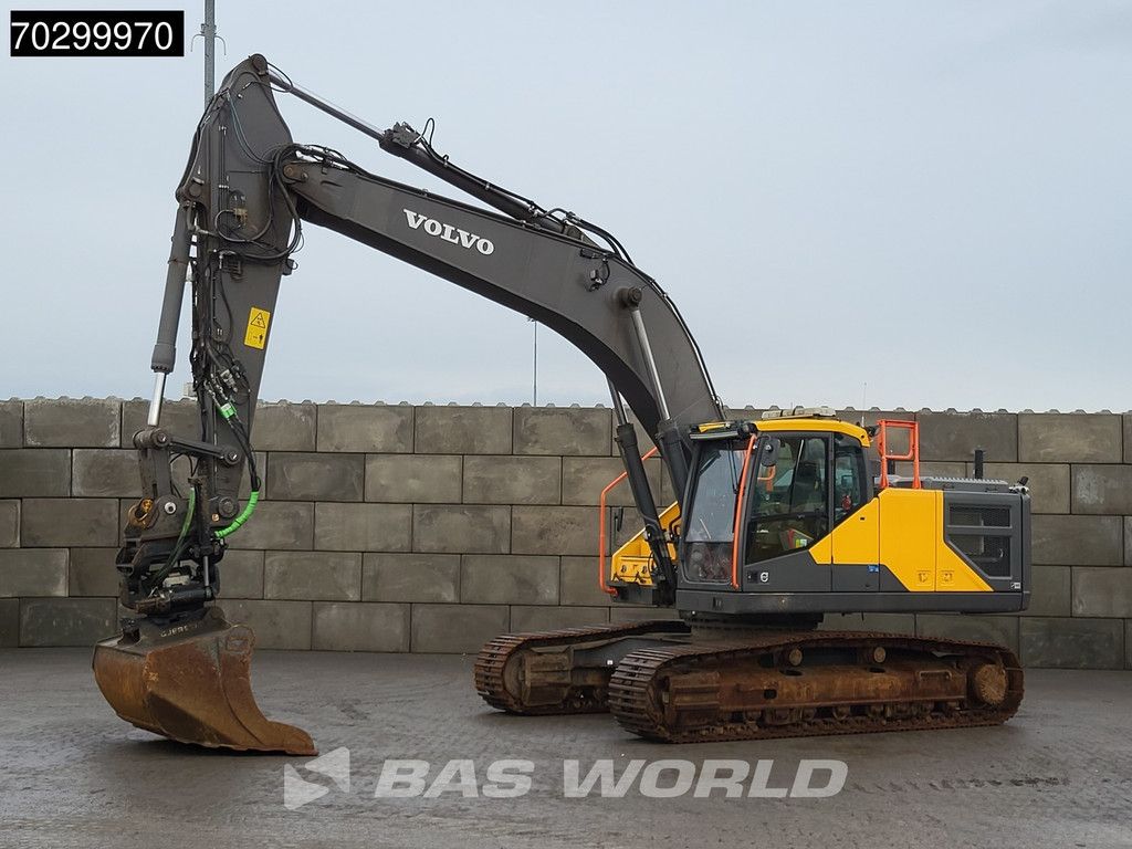 Volvo EC300 E L Tiltrotator - 2 Buckets