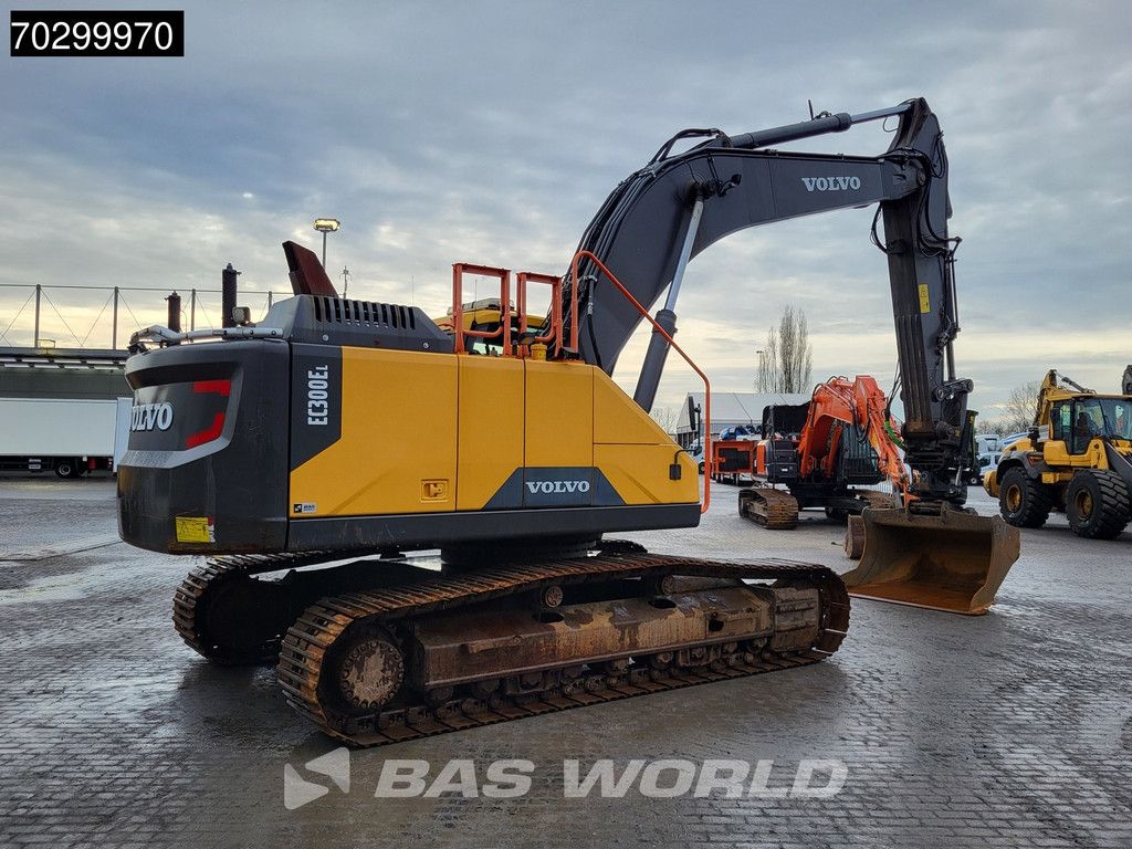 Volvo EC300 E L Tiltrotator - 2 Buckets