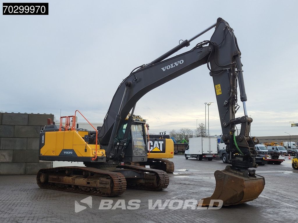 Volvo EC300 E L Tiltrotator - 2 Buckets