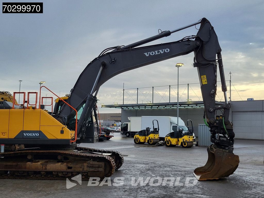 Volvo EC300 E L Tiltrotator - 2 Buckets