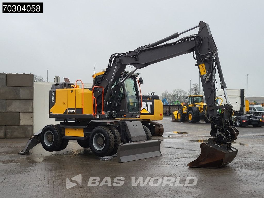 Volvo EWR150 E Outriggers + Blade