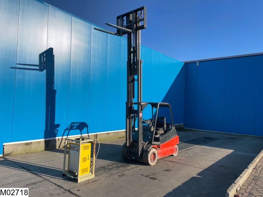 Linde E30 3000KG, 4.3M, 8307h, charger