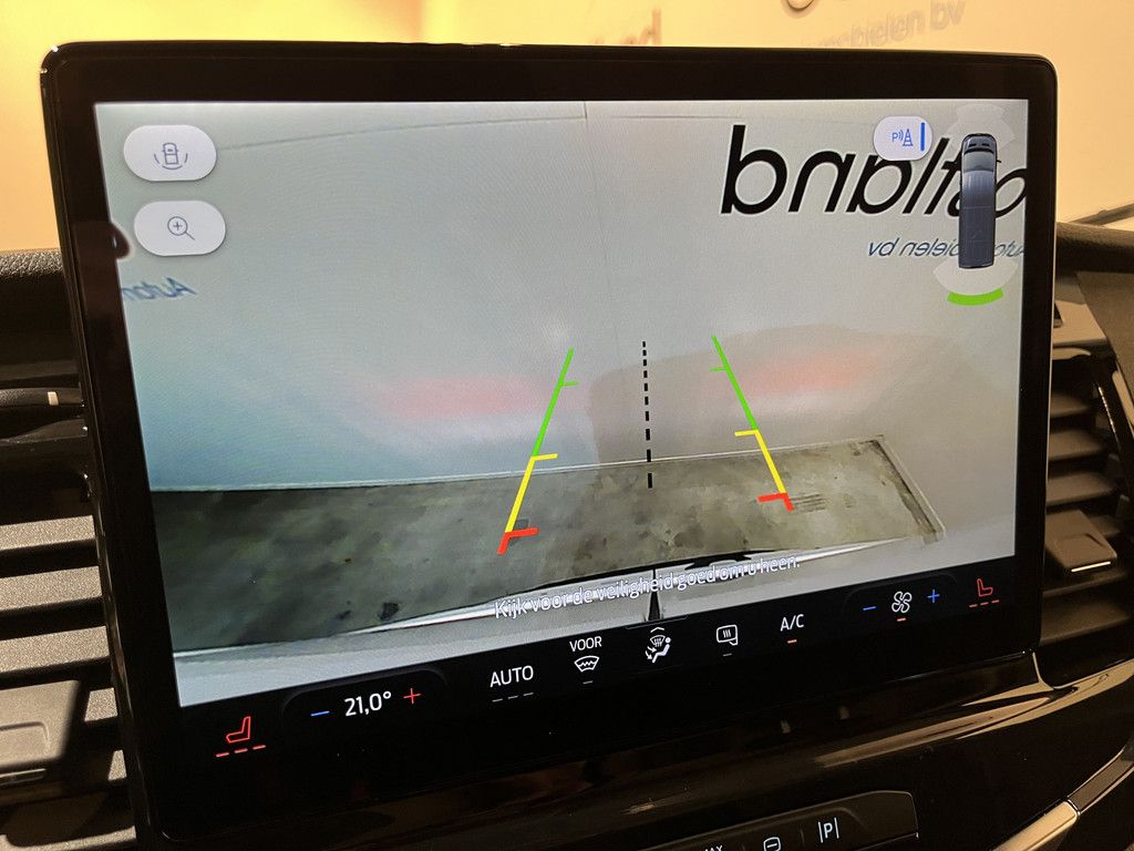 Ford E-Transit 350 L2H2 Trend 68 kWh / 100% Elektrisch !! / Airco / Cruise Control / CarPlay / Camera / Navigatie / 3-Zits / 9.500 KM !!