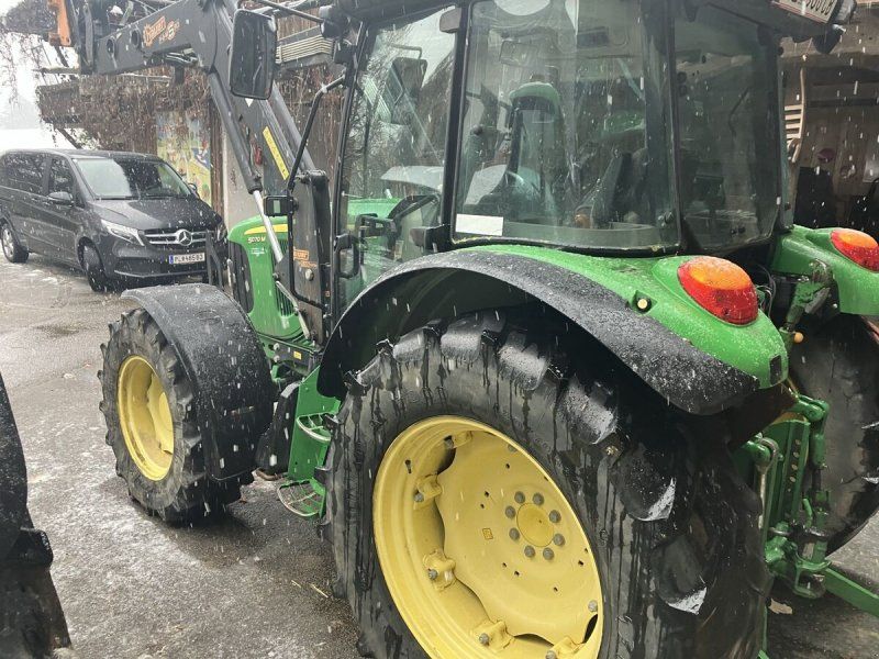 John Deere 5070M