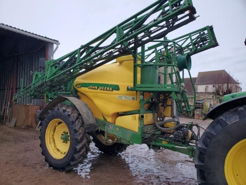 John Deere 832