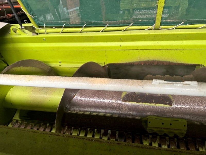 Claas PU 300 HD L PRO mit Rollenniederhalter