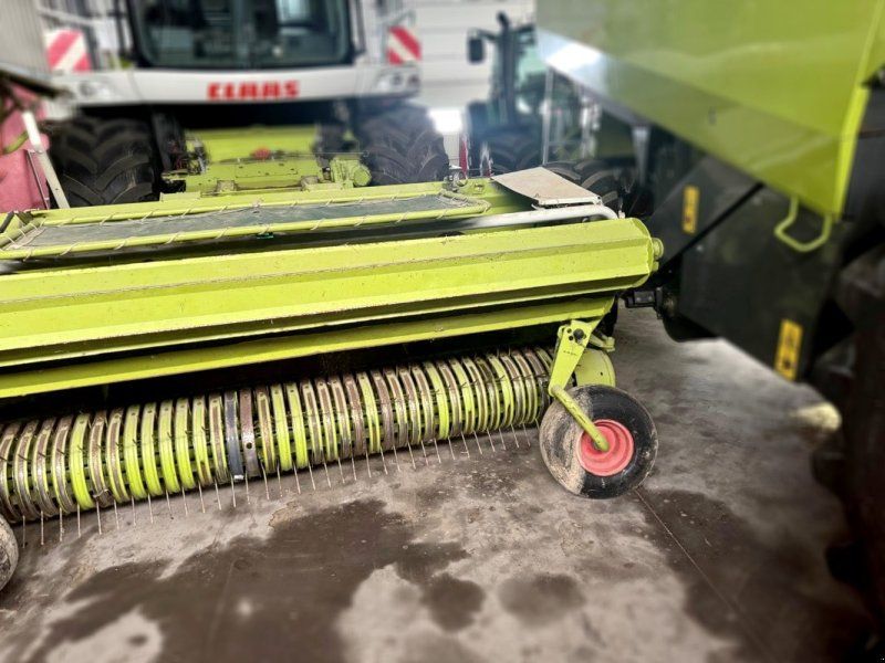 Claas PU 300 HD L PRO mit Rollenniederhalter