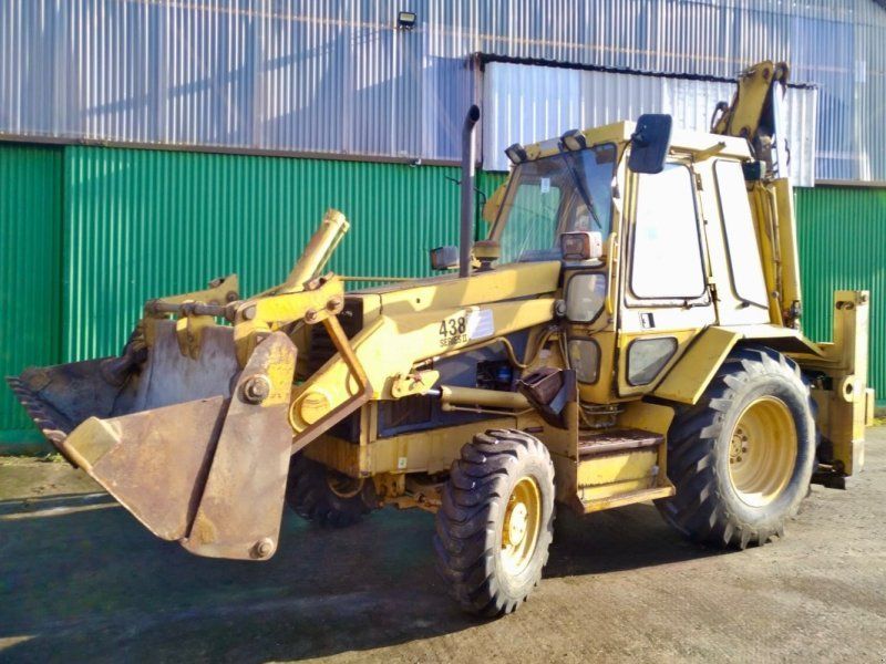 Caterpillar 438 Series II + Anbaugeräte
