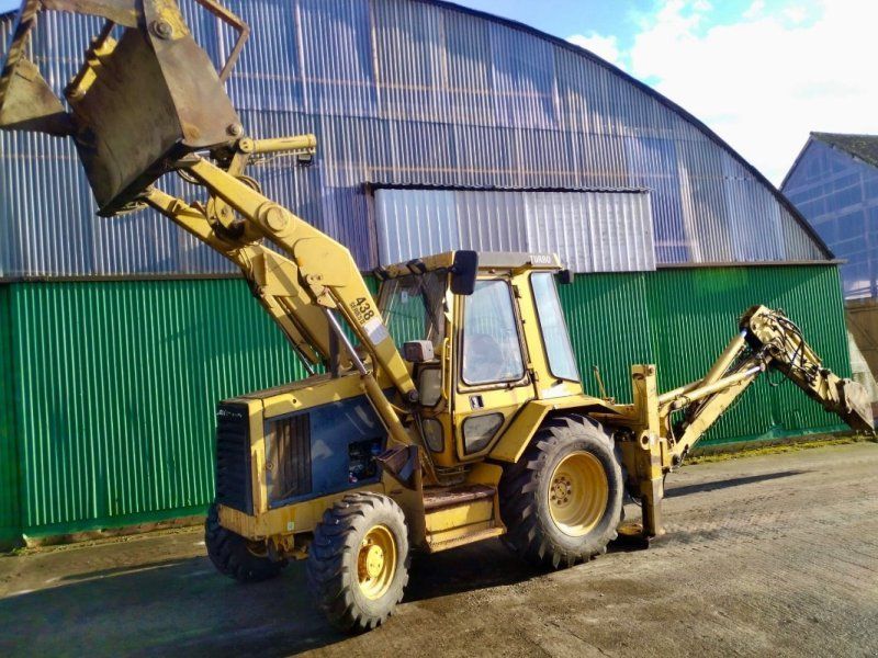 Caterpillar 438 Series II + Anbaugeräte