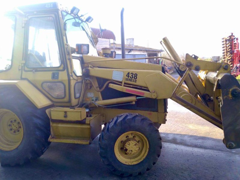 Caterpillar 438 Series II + Anbaugeräte