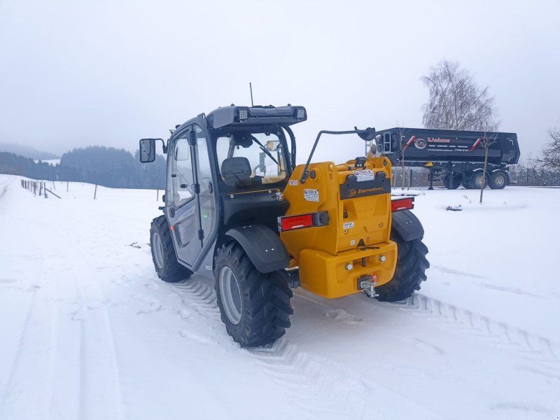 Eurotrac Teleskoplader TH25.6 mit Schaufel und Palettenga
