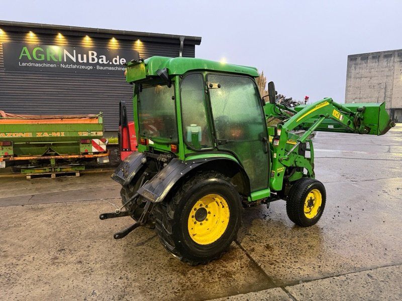 John Deere 3720 mit Frontlader