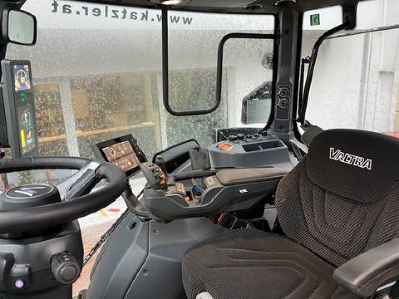 Valtra Q305