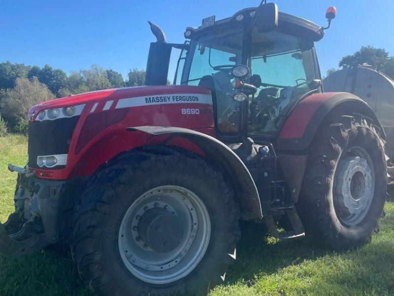 Massey Ferguson 8690