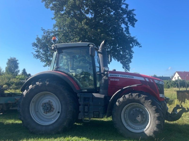 Massey Ferguson 8690