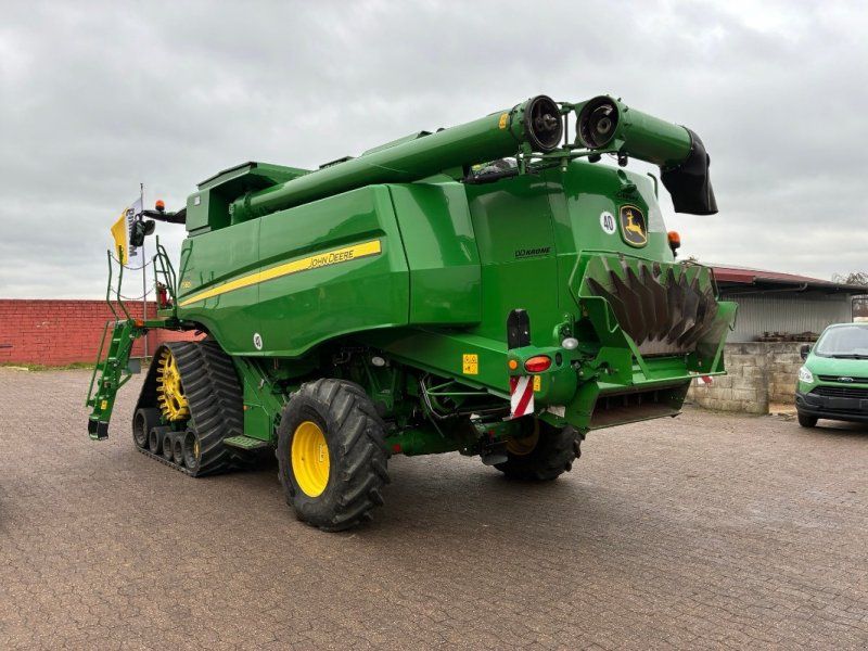 John Deere T560