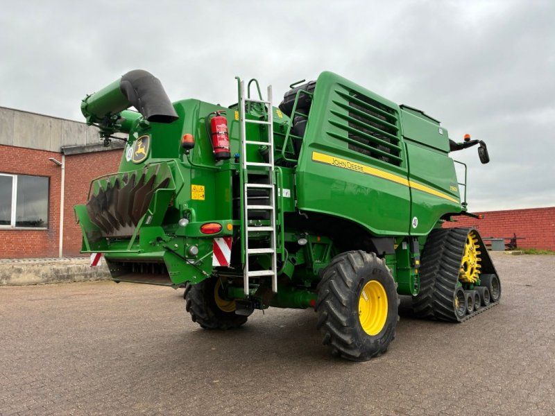 John Deere T560
